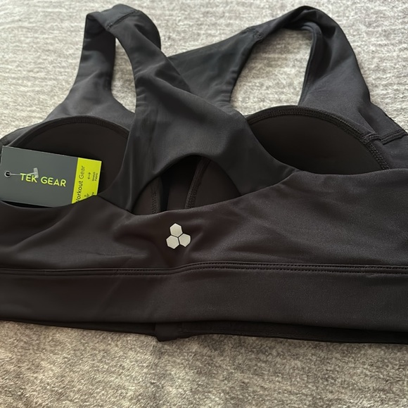 Zip up workout bra ✨New never worn 🌸bundle with other items and save!! - Picture 4 of 4